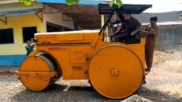 Jalan Diaspal, Tebing Diperkuat: Aksi Nyata Baginda Purnomo untuk Desa Patemon Lebih Baik
