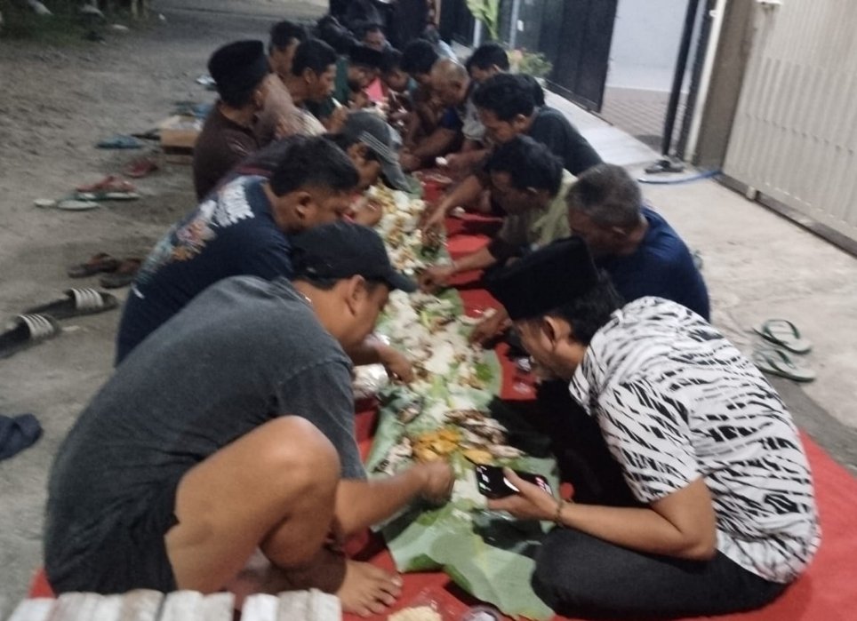 Bukan Sekadar Formalitas, Dimas, Kades Bulu, Sambangi Warga dan Makan Bersama