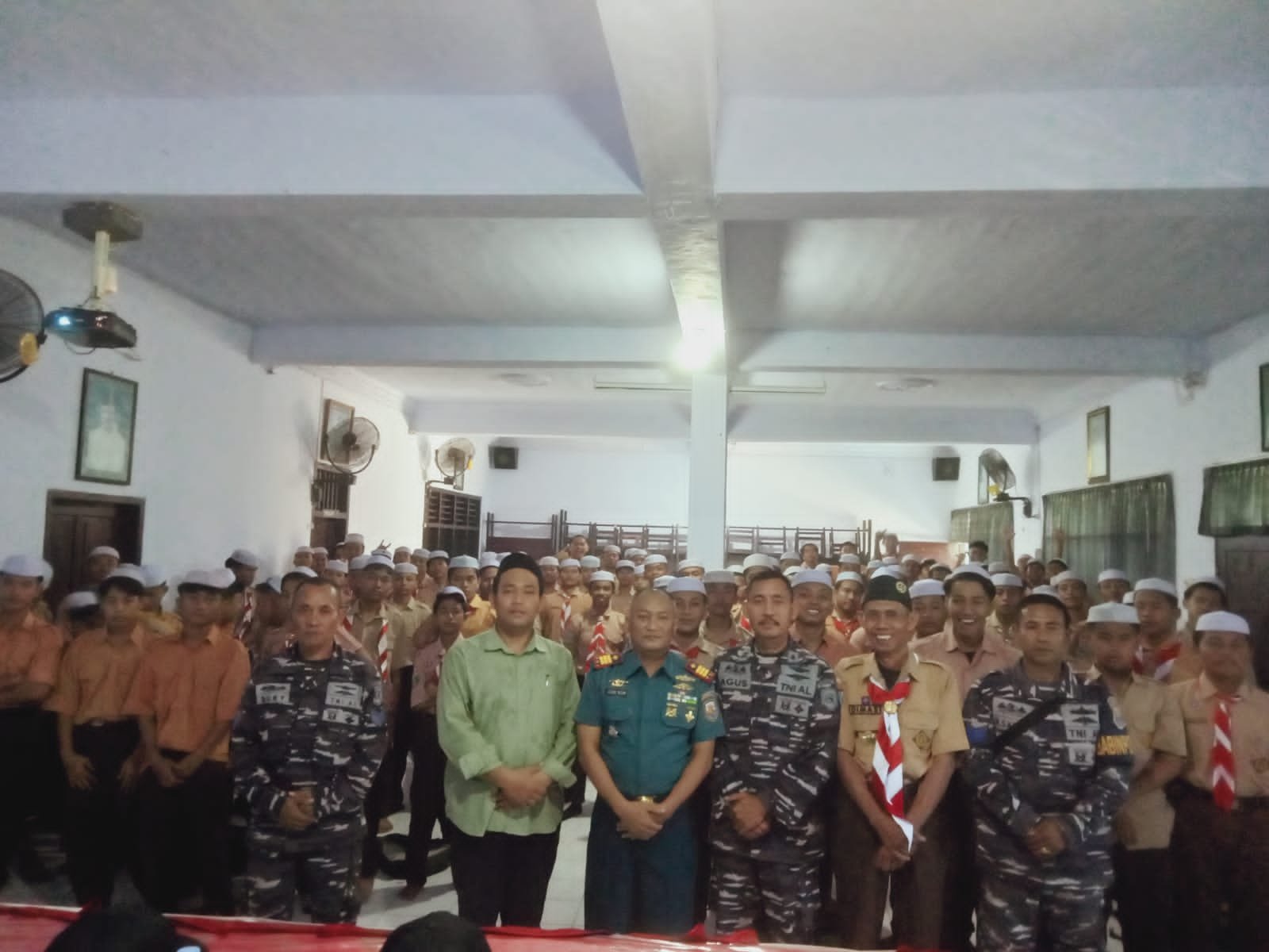 Gus Bos Dorong Pendidikan Karakter Lewat Kolaborasi TNI AL di SMA Zaha 1 Genggong