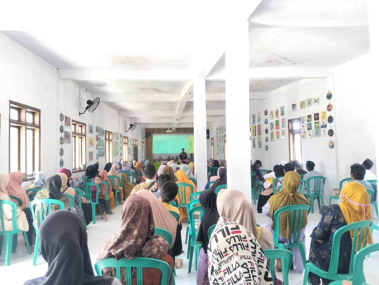 PPLK UNZAH Genggong Dampingi Pelajar MA Zaha 4 Pakuniran Jalani Program Dua Bahasa