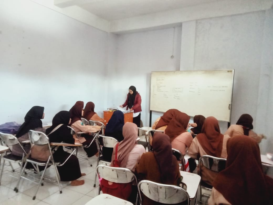 Santriwati SMA ZAHA 1 Genggong Belajar Berbahasa Jerman lewat Ekstrakurikuler Deutsch Club