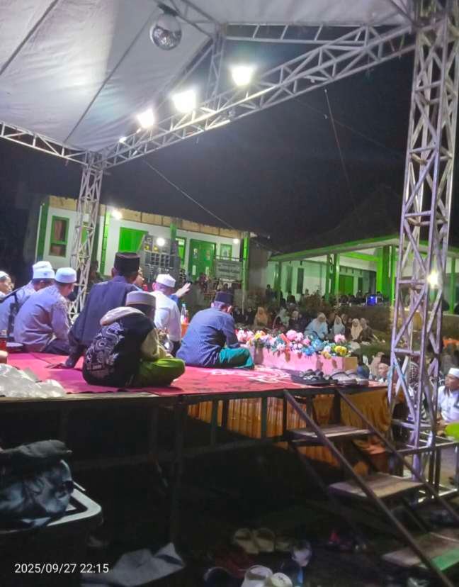 PLAOSAN BERSHOLAWAT MERIAHKAN SELAMATAN DESA