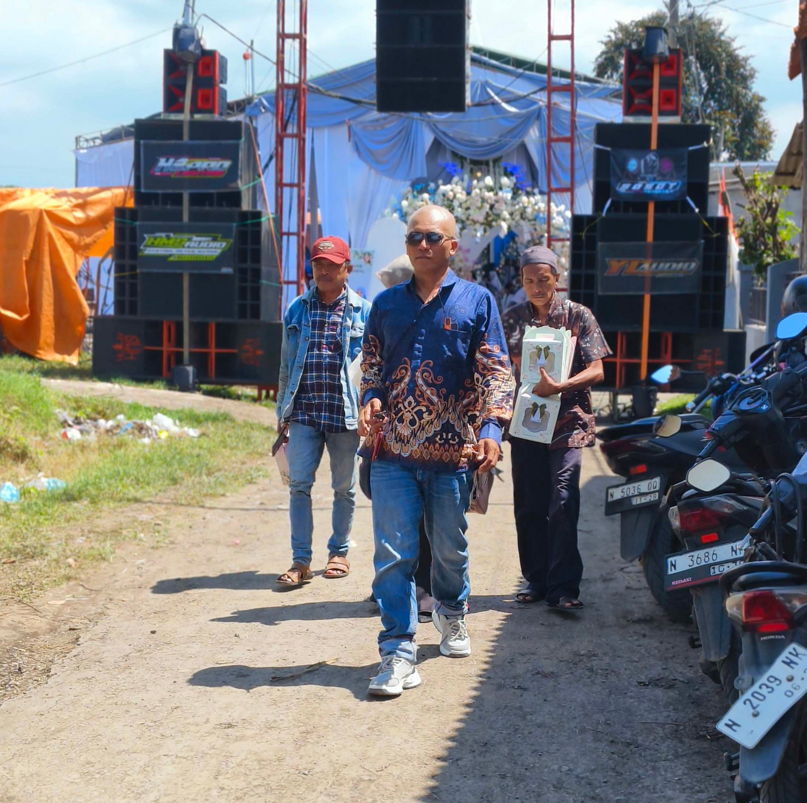 Ketua Media Trabas Hadiri Pernikahan Putra Kepala Desa Ganting Wetan
