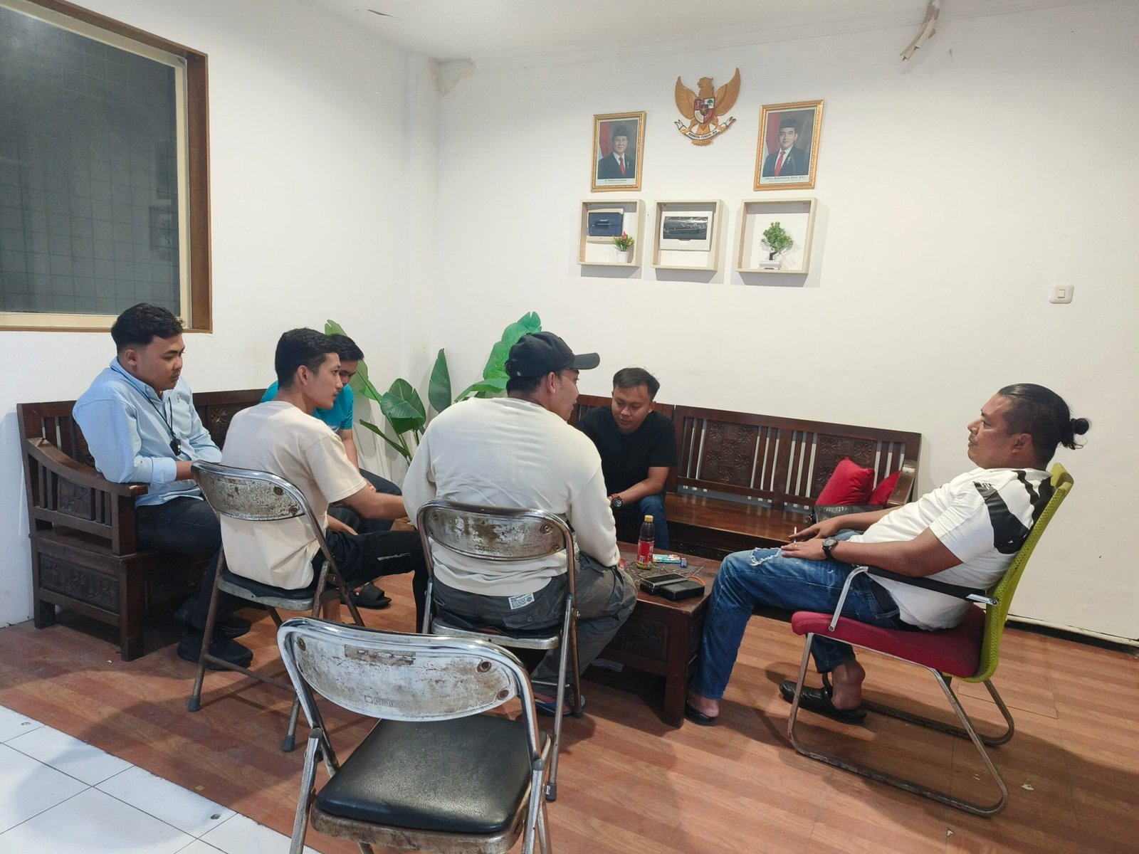 Pegiat Anti Korupsi Senior Beri Edukasi Mahasiswa Milenial di Kantor DPW LIRA Jawa Timur
