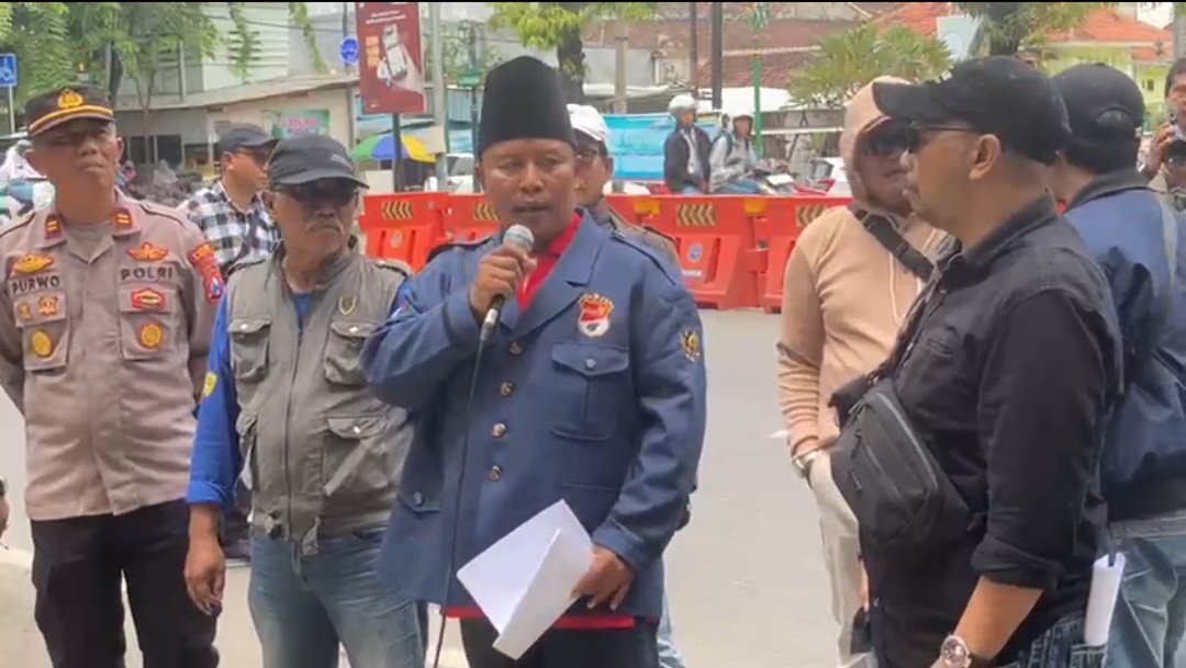 Diduga Bermasalah, Aliansi L3GAM Kepung Kantor Bupati Probolinggo: Calon Dirut Perumdam Masih Berperkara di PTUN
