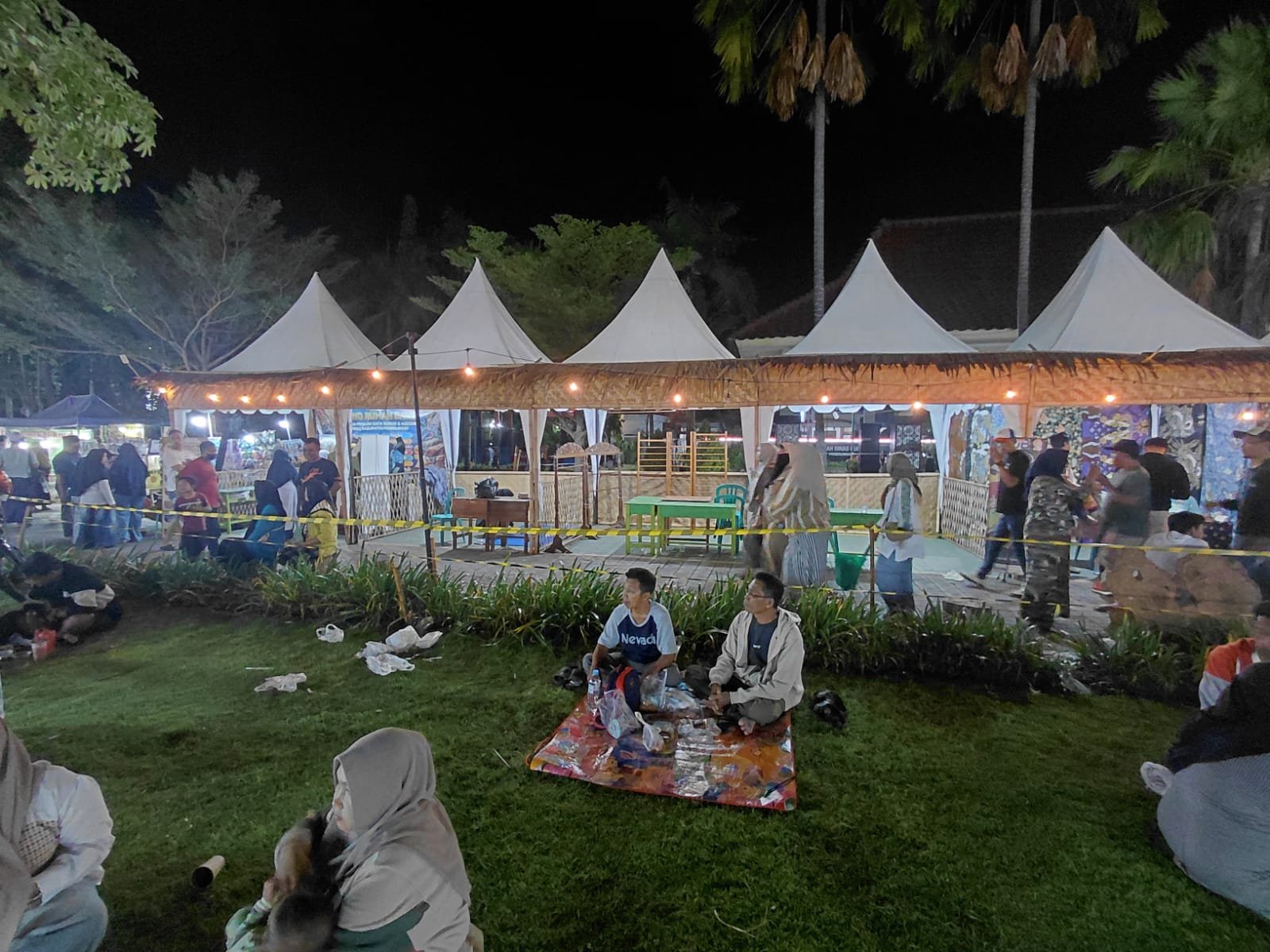 Jadi Penonton di Rumah Sendiri, Warga Kraksaan Soroti Dominasi Pedagang Luar di Harjakapro ke-280