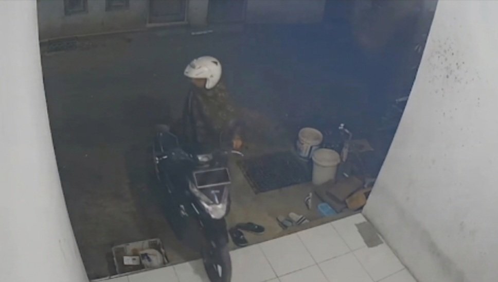 Motor Warga Desa Kandang Jati Wetan Raib Digondol Maling, Aksi Pelaku Terekam CCTV